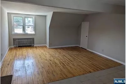 134 Locust Avenue 2nd Floor #2nd floor, Dumont, NJ 07628 - Photo 3