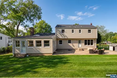 8 Cedar Lane, Roseland, NJ 07068 - Photo 3