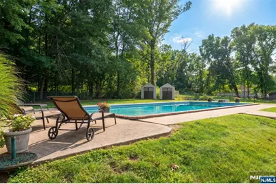 8 Cedar Lane, Roseland, NJ 07068 - Photo 5