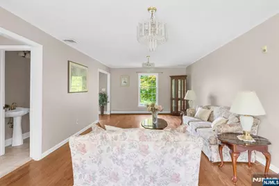 8 Cedar Lane, Roseland, NJ 07068 - Photo 15