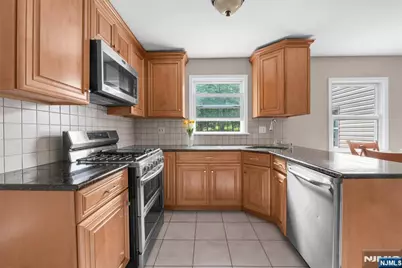 8 Cedar Lane, Roseland, NJ 07068 - Photo 17