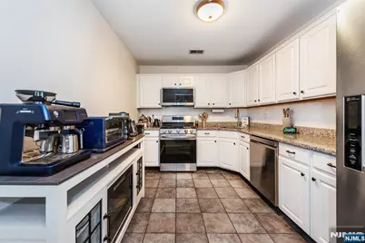 1066 Chedworth Circle, Mahwah, NJ 07430 - Photo 7