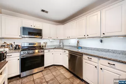 1066 Chedworth Circle, Mahwah, NJ 07430 - Photo 5