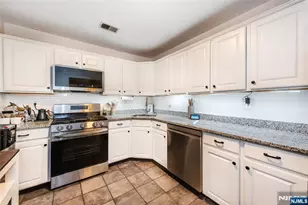 1066 Chedworth Cir, Mahwah, NJ 07430 - Photo 5