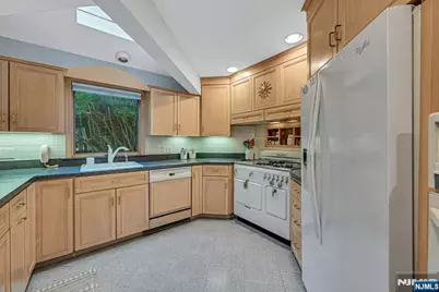 1106 Emerson Avenue, Teaneck Township, NJ 07666 - Photo 9