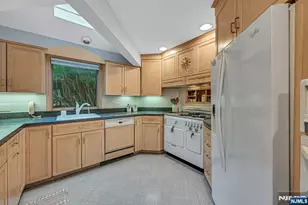 1106 Emerson Ave, Teaneck Township, NJ 07666 - Photo 9