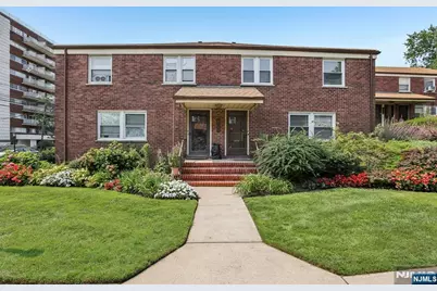 2199 Center Avenue B #B, Fort Lee, NJ 07024 - Photo 3