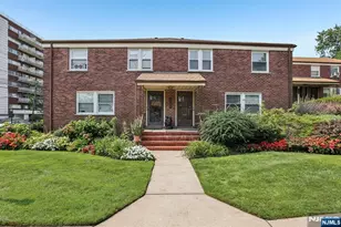 2199 Center Ave B, Fort Lee, NJ 07024 - Photo 3