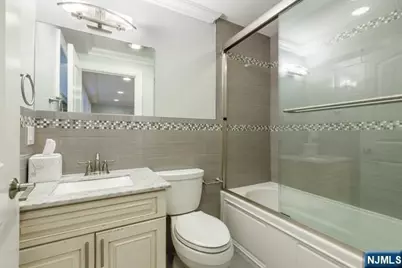 48 Myrtle Avenue, Edgewater, NJ 07020 - Photo 13