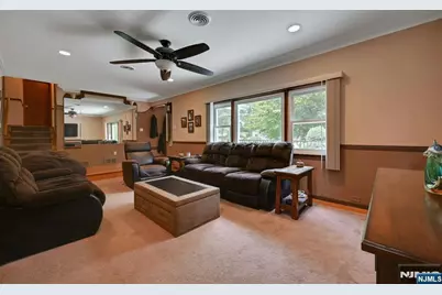 340 Graphic, New Milford, NJ 07646 - Photo 7
