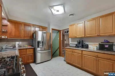 340 Graphic, New Milford, NJ 07646 - Photo 11