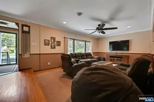 340 Graphic, New Milford, NJ 07646 - Photo 5