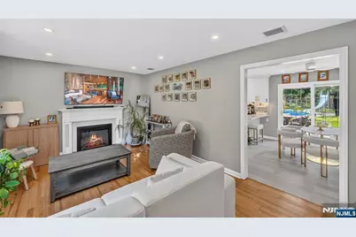 392 Monroe Avenue, Wyckoff Township, NJ 07481 - Photo 5