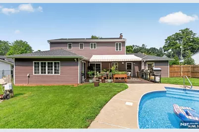 392 Monroe Avenue, Wyckoff Township, NJ 07481 - Photo 3