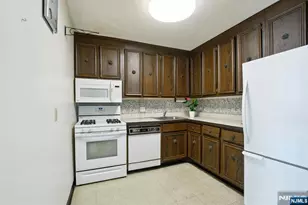 555 North Ave 25K, Fort Lee, NJ 07024 - Photo 11