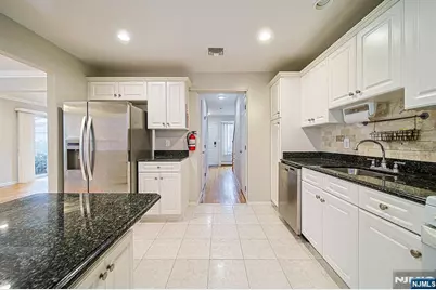 26 E Washington Place B #B, Palisades Park, NJ 07650 - Photo 7