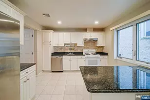 26 E Washington Pl B, Palisades Park, NJ 07650 - Photo 5