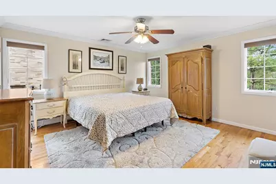 546 Art Lane, Ridgefield, NJ 07657 - Photo 1