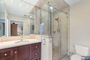 546 Art Ln, Ridgefield, NJ 07657 - Photo 3