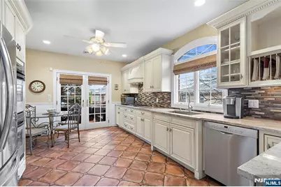 546 Art Lane, Ridgefield, NJ 07657 - Photo 23