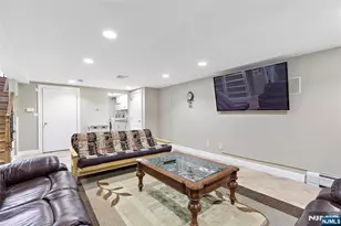 546 Art Ln, Ridgefield, NJ 07657 - Photo 33