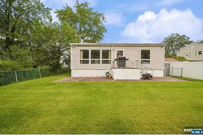 728 Lancaster Road, Ridgefield, NJ 07657 - Photo 3