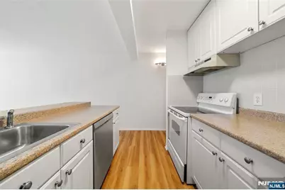 333 Grand Avenue 2N #2N, Palisades Park, NJ 07650 - Photo 7