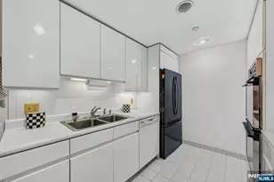 900 Palisade Ave 3D, Fort Lee, NJ 07024 - Photo 21
