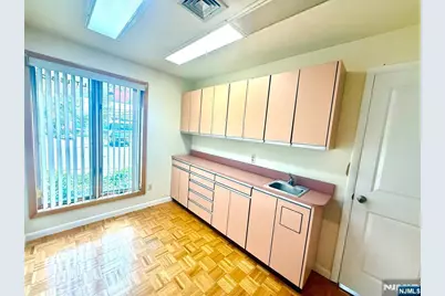 521 Van Houten Avenue 1st Floor #1st floor, Clifton, NJ 07013 - Photo 5