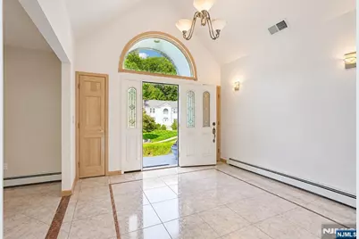 19 Brook Hollow Court, Hawthorne, NJ 07506 - Photo 5
