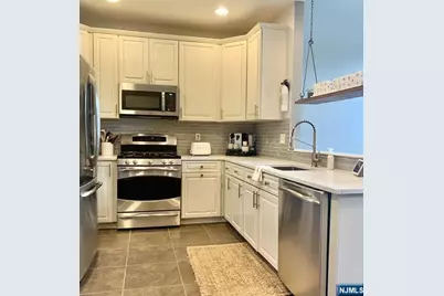 19 Ashley Court, Hawthorne, NJ 07506 - Photo 5