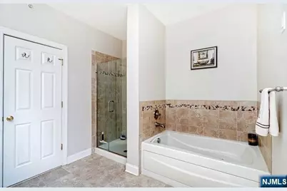 19 Ashley Court, Hawthorne, NJ 07506 - Photo 11