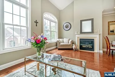 19 Ashley Court, Hawthorne, NJ 07506 - Photo 3