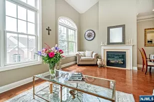19 Ashley Ct, Hawthorne, NJ 07506 - Photo 3
