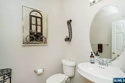 19 Ashley Court, Hawthorne, NJ 07506 - Photo 7