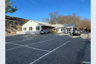393 Crescent Avenue L #L, Wyckoff Township, NJ 07481 - Photo 3