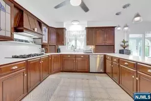 60 Ivy Pl, Wayne, NJ 07470 - Photo 15