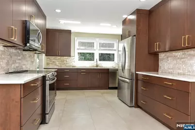 320 Monroe Avenue, Wyckoff Township, NJ 07481 - Photo 7
