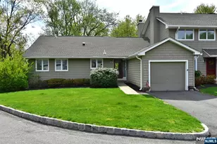 9 Parsons Ct, Mahwah, NJ 07430 - Photo 5