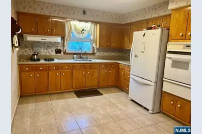 9 Carlen Court 2 #2, Fairview, NJ 07022 - Photo 3