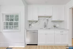 924 Franklin Ave, Franklin Lakes, NJ 07417 - Photo 9