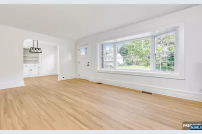 924 Franklin Avenue, Franklin Lakes, NJ 07417 - Photo 5