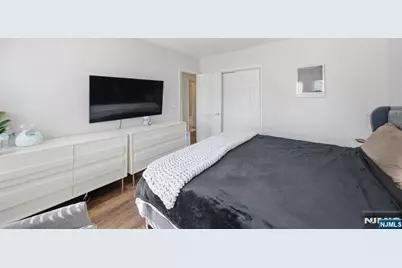 42 Spring Valley Avenue, Hackensack, NJ 07601 - Photo 17