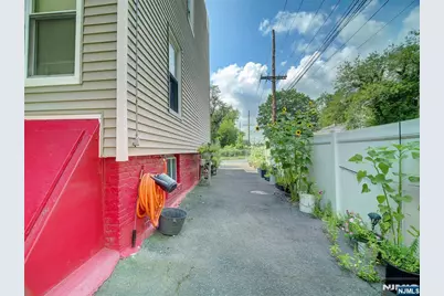 22 Kensington Place, East Orange, NJ 07017 - Photo 3