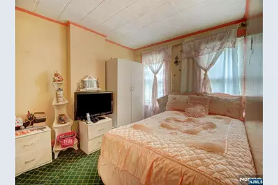 22 Kensington Place, East Orange, NJ 07017 - Photo 13