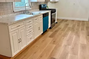 271 Warren Street First Floor, Lyndhurst Township, NJ 07071 - Photo 3