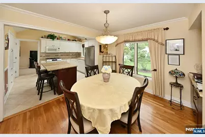 393 Gregory Road, Paramus, NJ 07652 - Photo 11