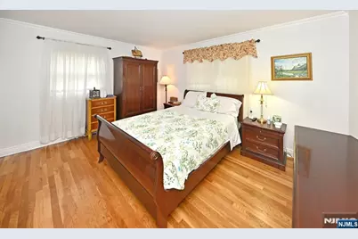 393 Gregory Road, Paramus, NJ 07652 - Photo 17