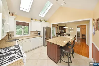 393 Gregory Road, Paramus, NJ 07652 - Photo 13