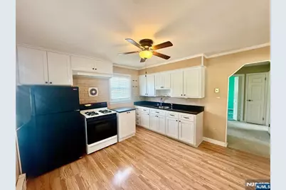 333 Kingsland Avenue, Lyndhurst Township, NJ 07071 - Photo 11